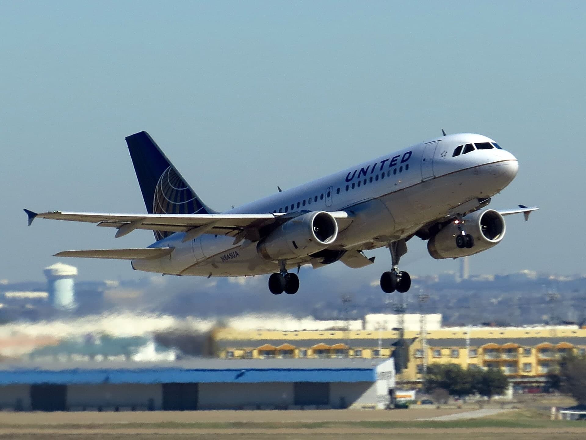 N845UA — Airbus