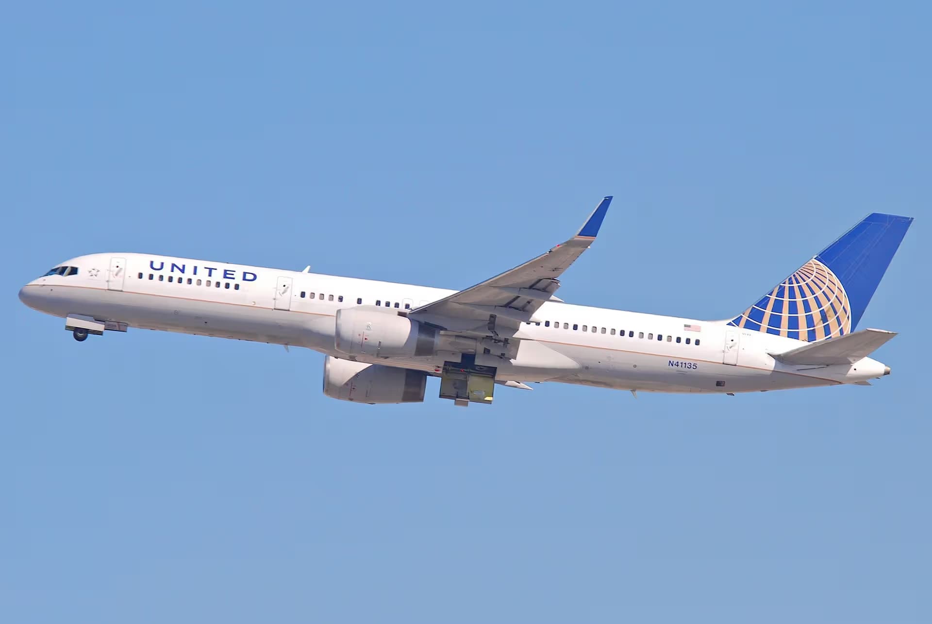 N41135 — Twin-engine aircraft