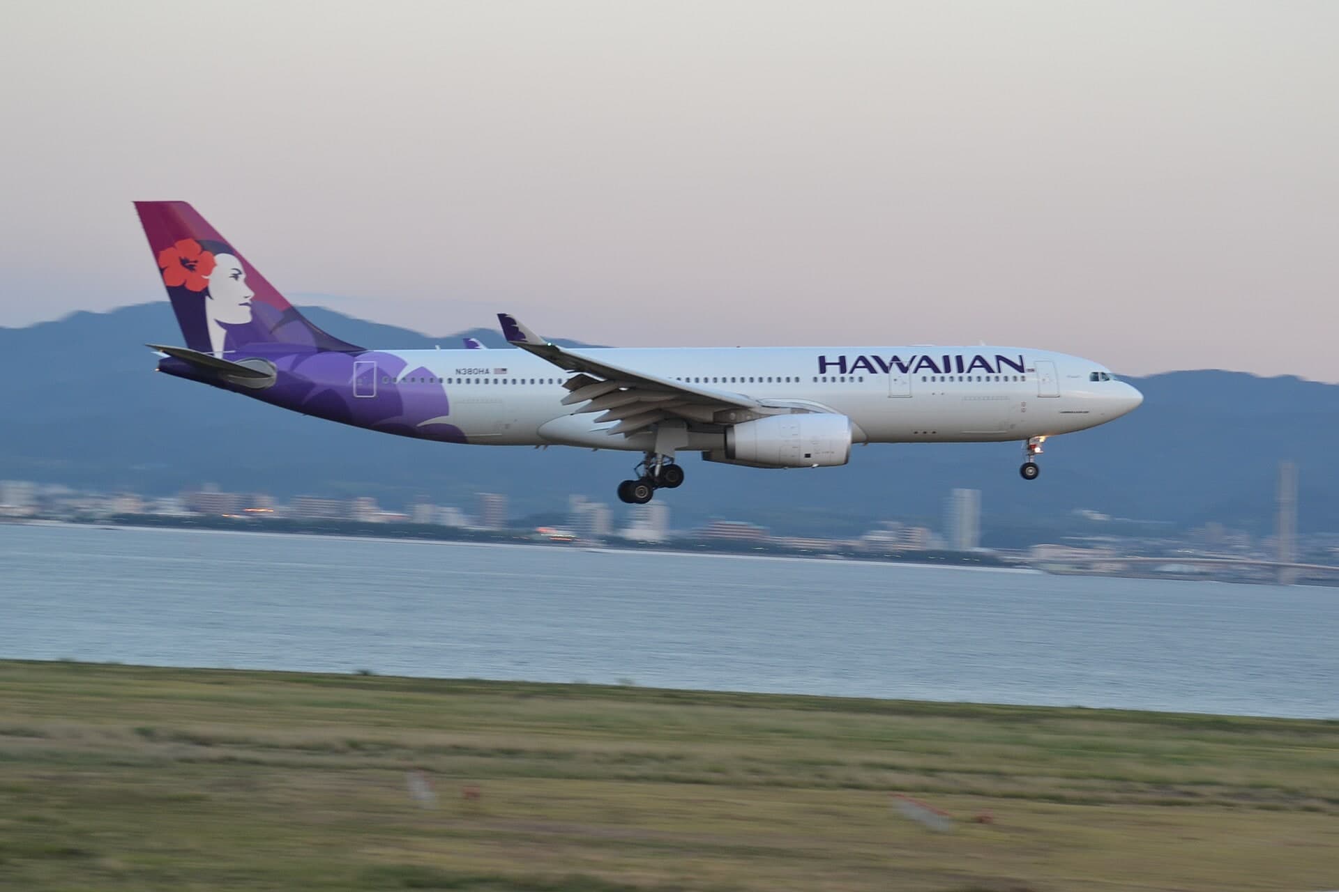 N380HA — Twin-engine aircraft