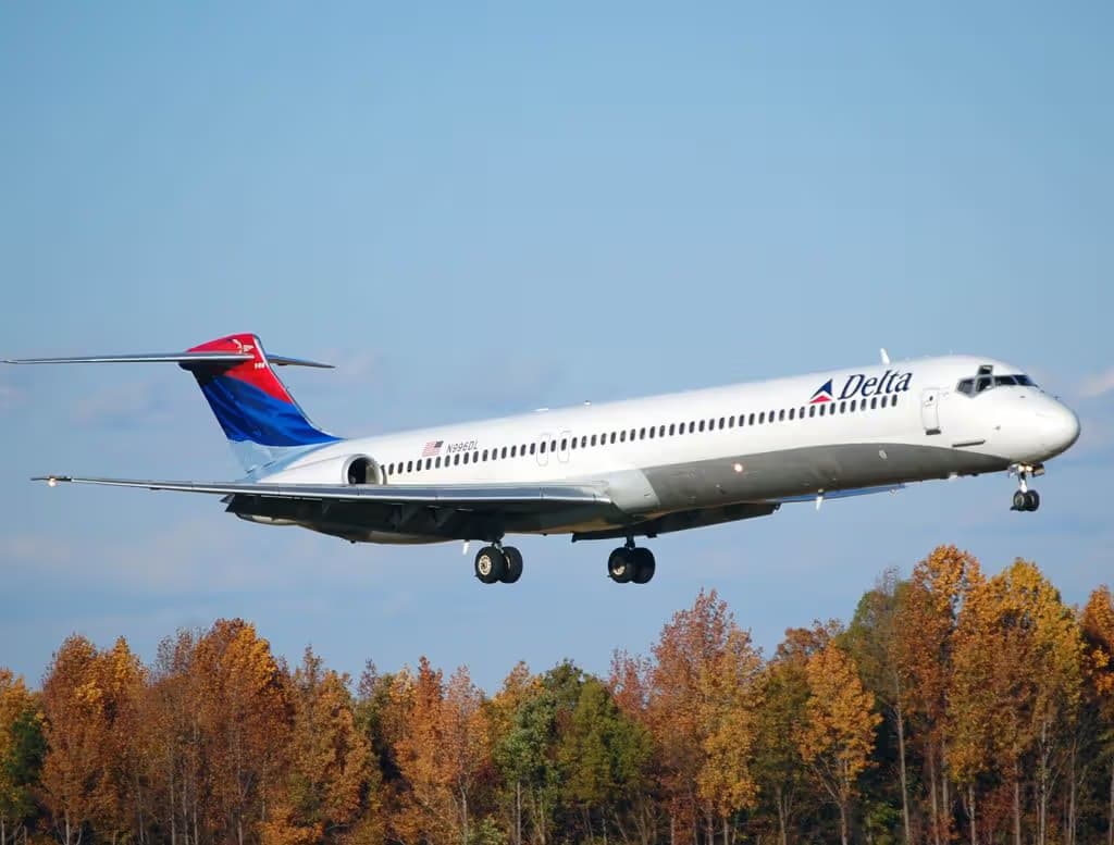 N996DL — Twin-engine aircraft