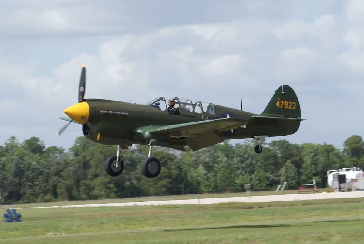 Unidentified — Single-engine aircraft