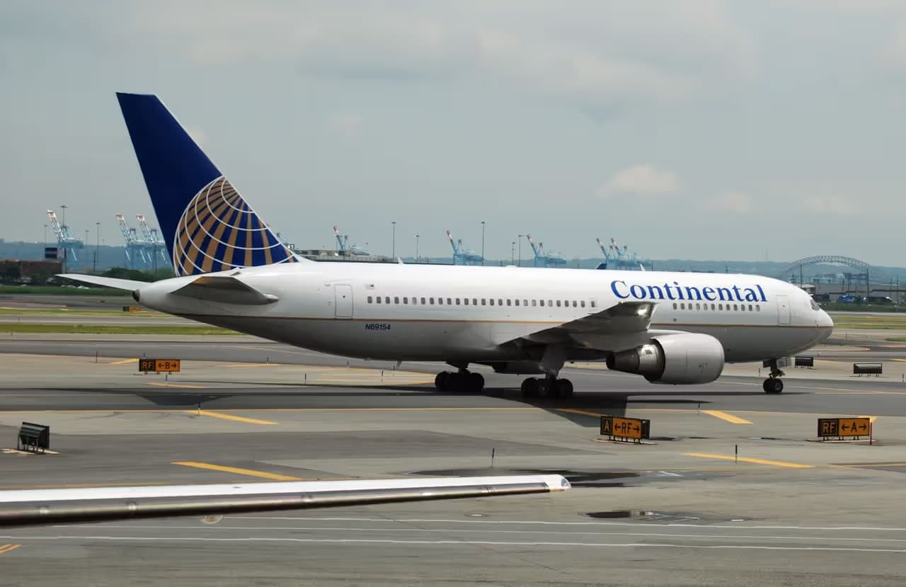 N69154 — Twin-engine aircraft
