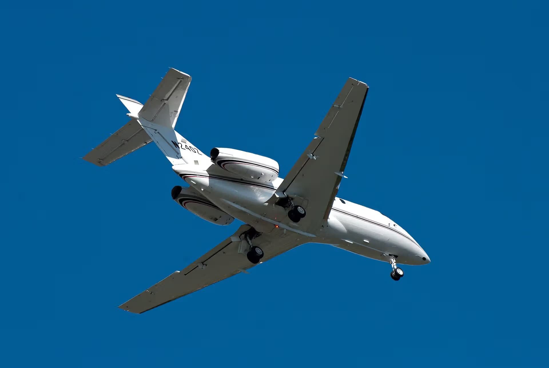 N240Z — Business jet