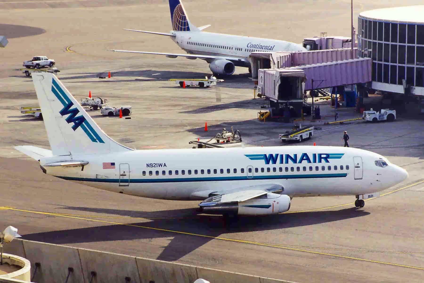 N921WA — Twin-engine aircraft