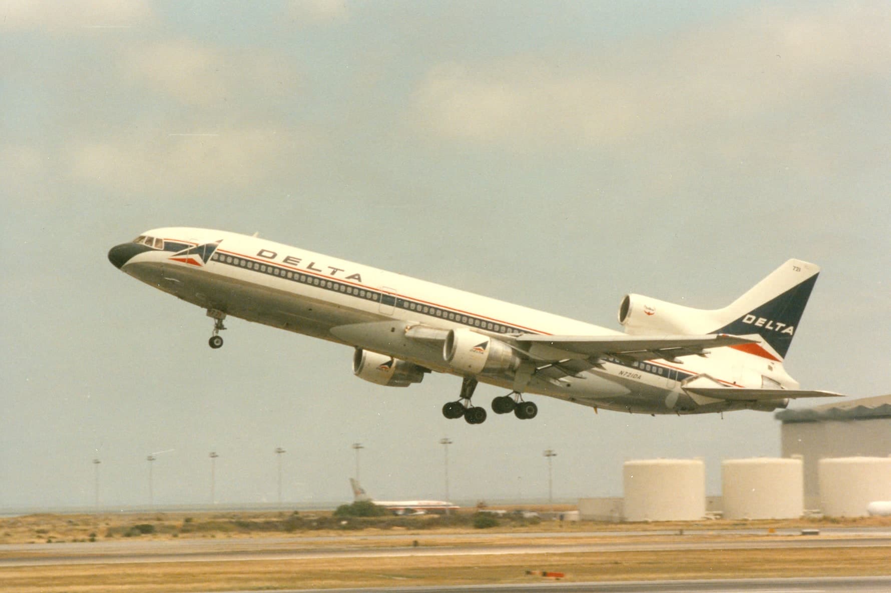 N721DA — Lockheed