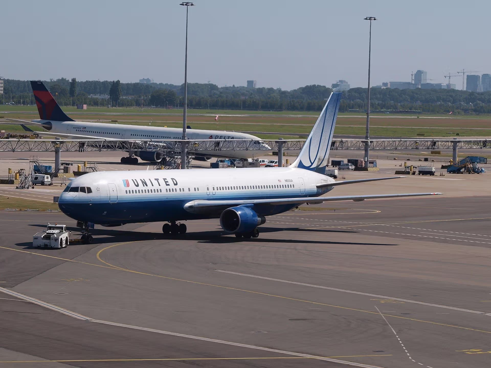 N655UA — Boeing