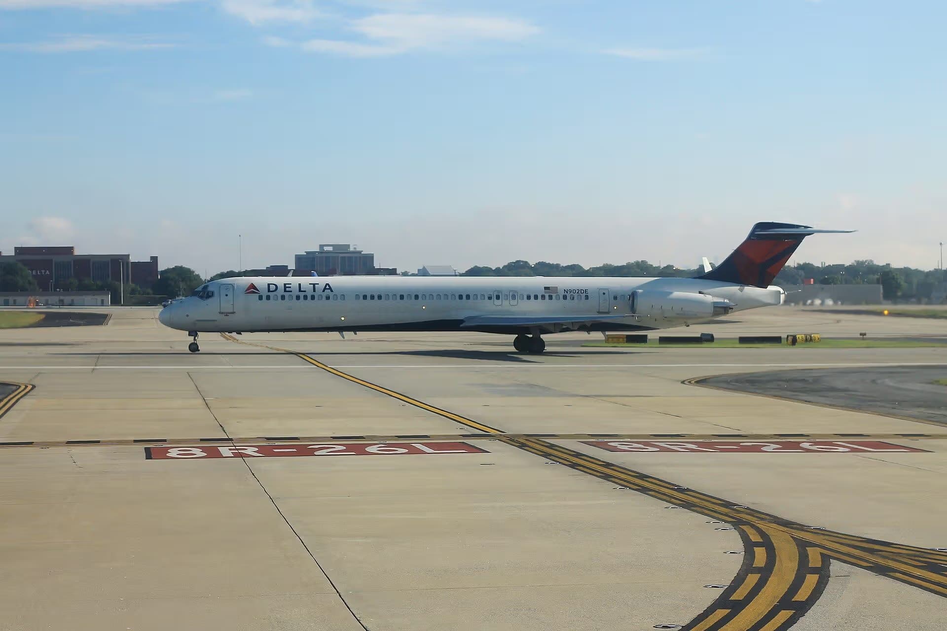 N902DE — Douglas