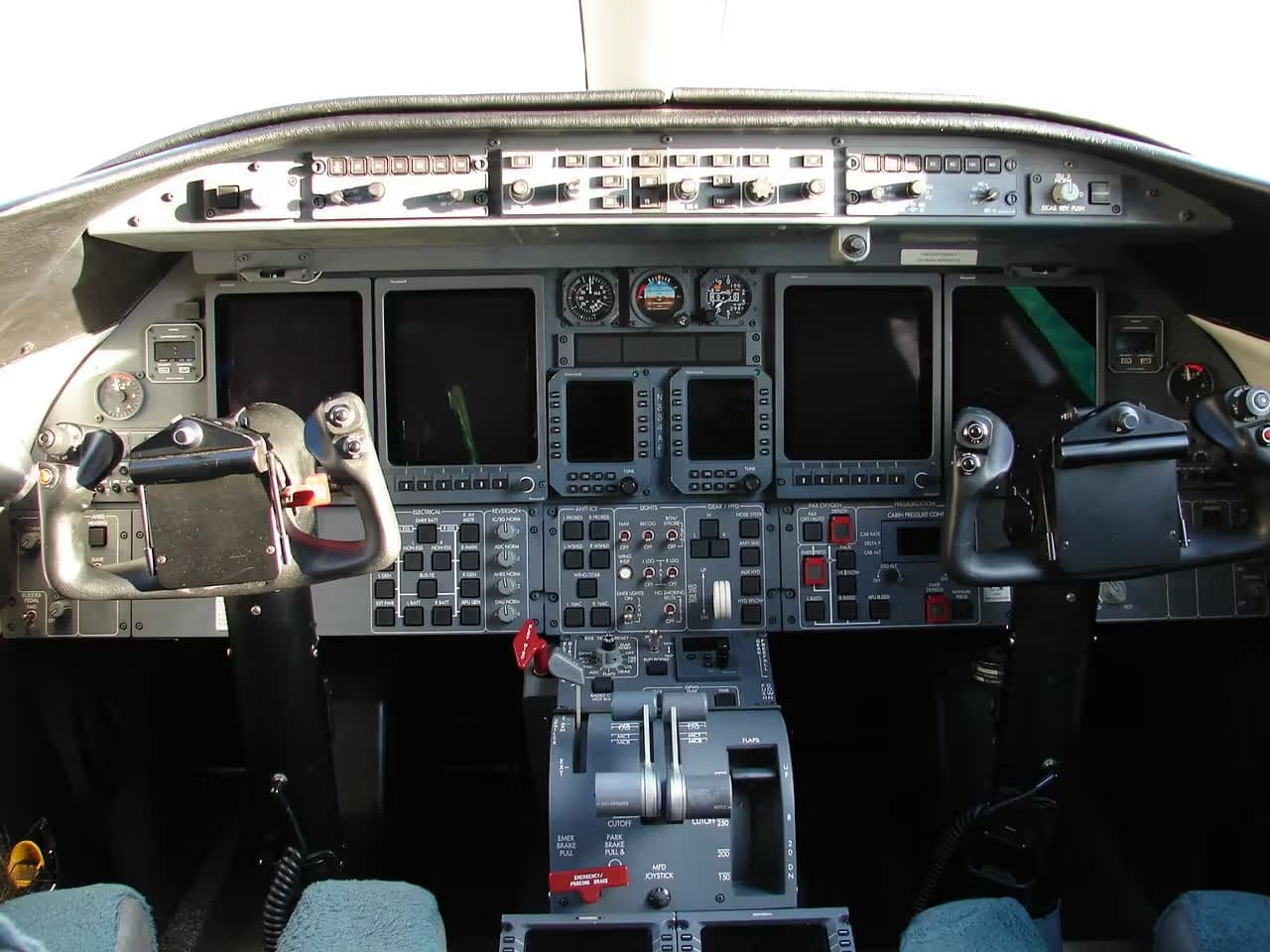 N334AF — Business jet