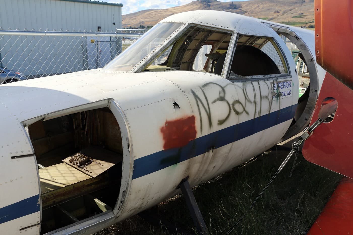 N329BA — Twin-engine aircraft