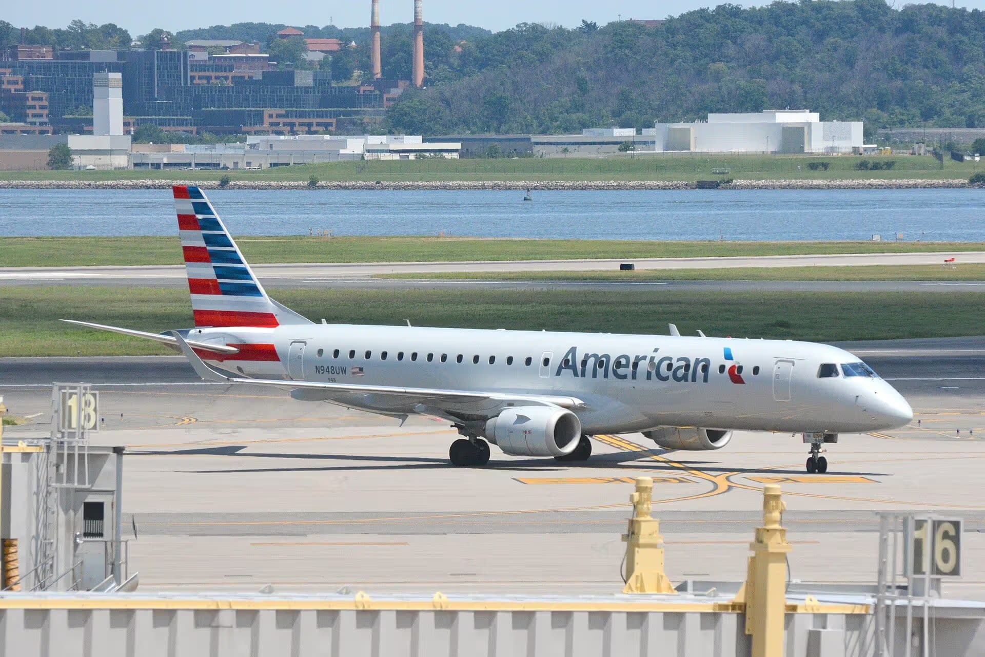 N948UW — Embraer