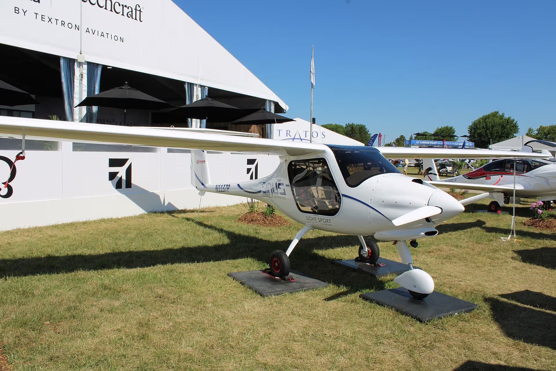 N1137P — Beechcraft