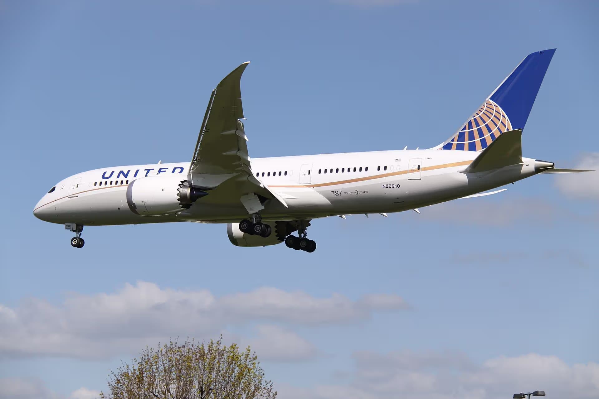 N26910 — Boeing