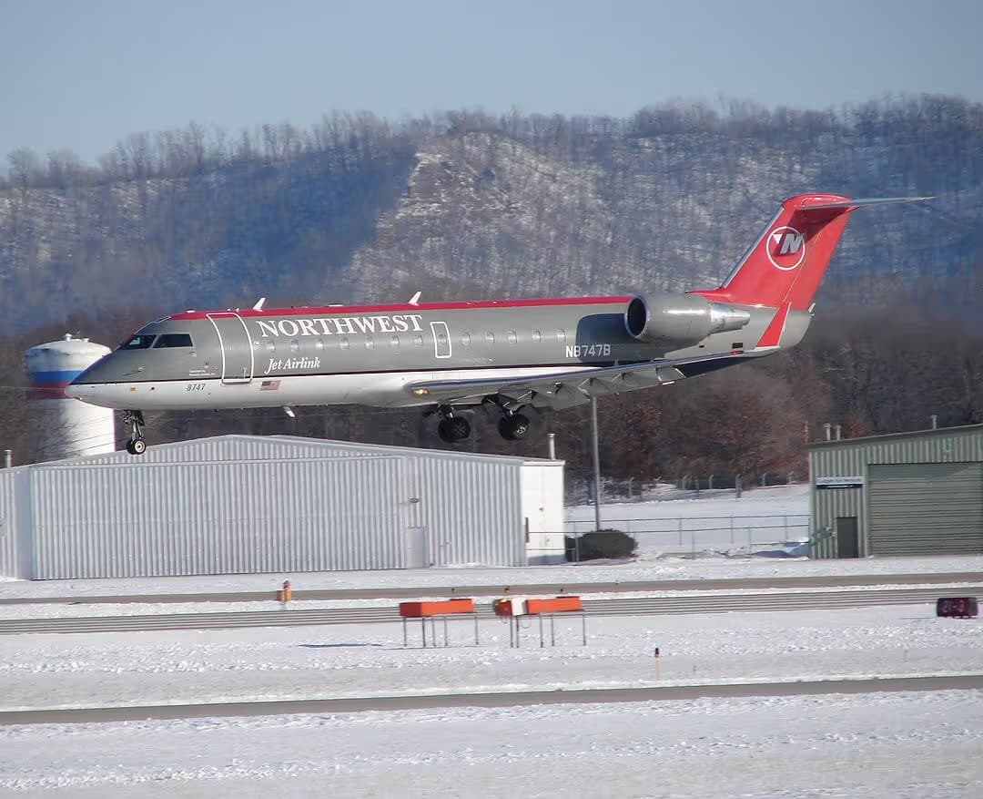 N8747B — Bombardier