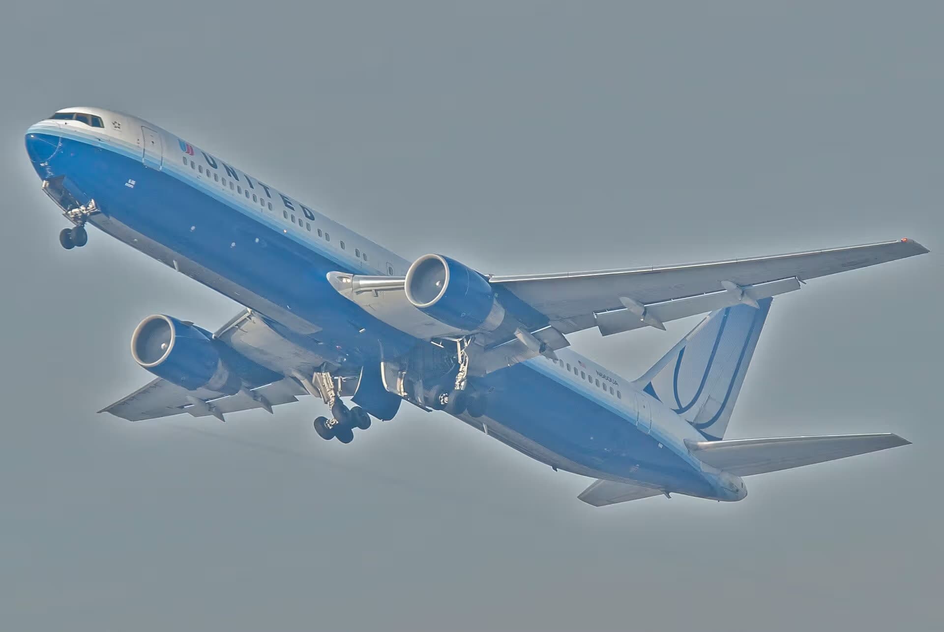 N660UA — Twin-engine aircraft