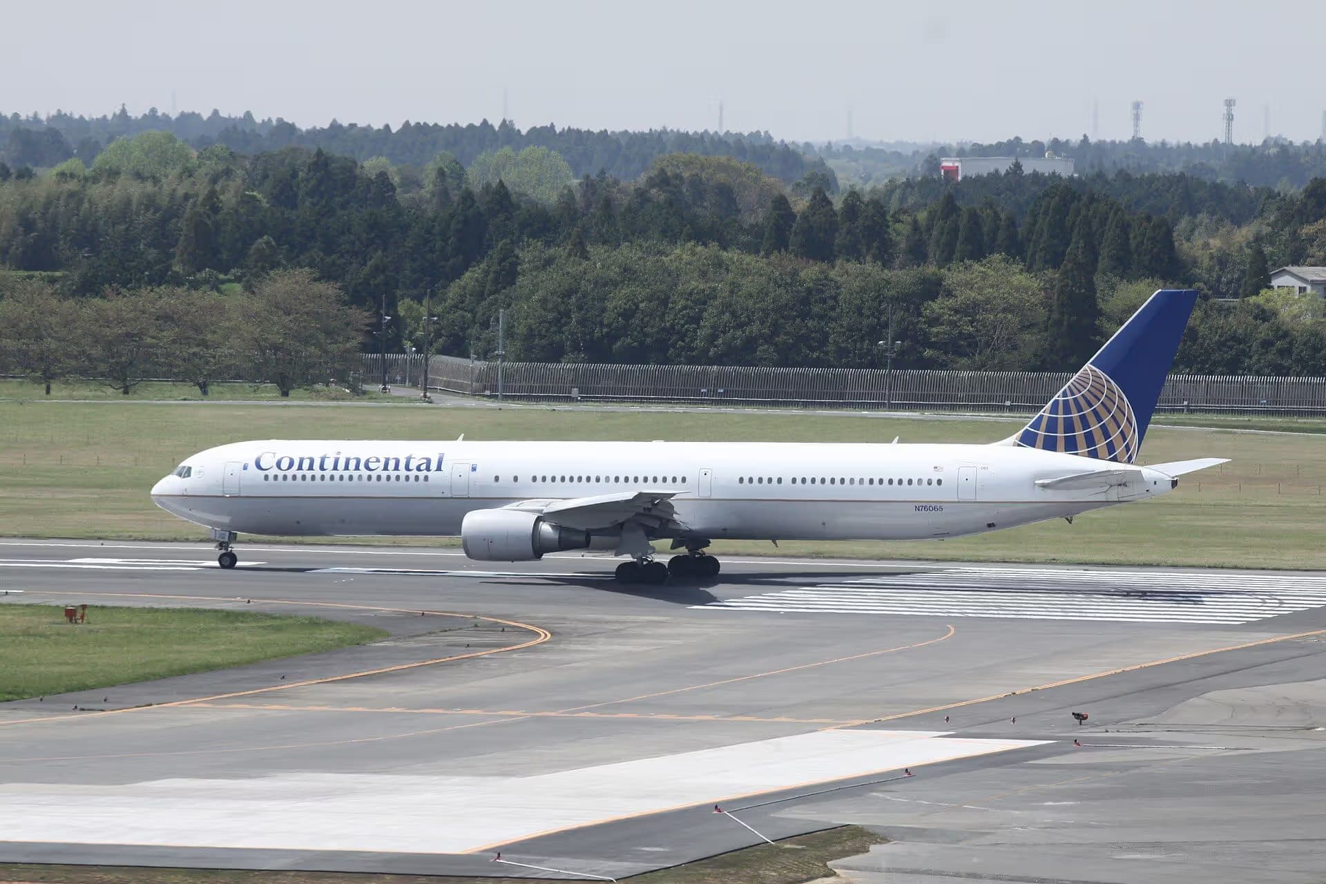N76065 — Twin-engine aircraft
