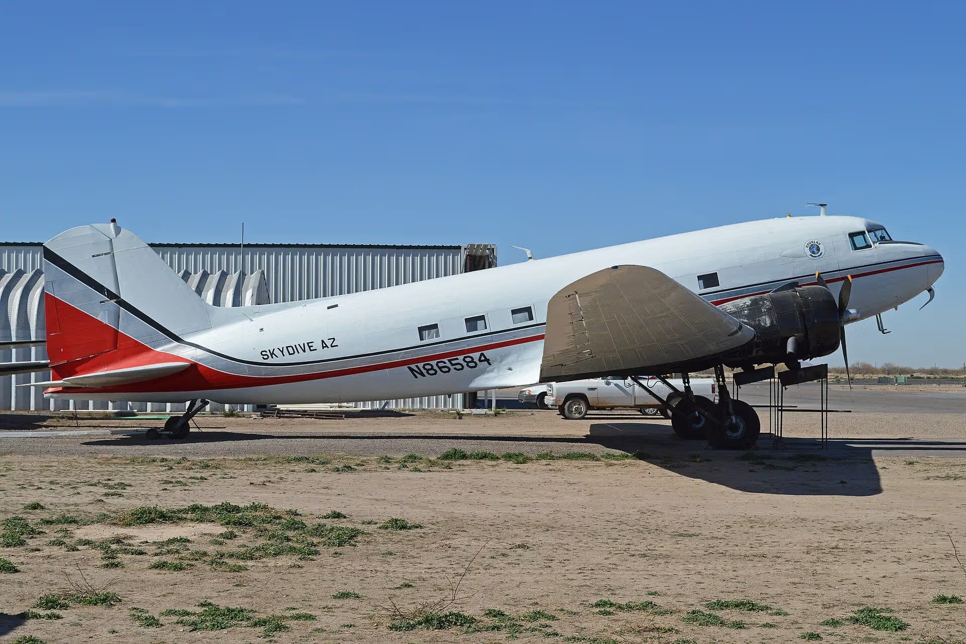 N86584 — Twin-engine aircraft
