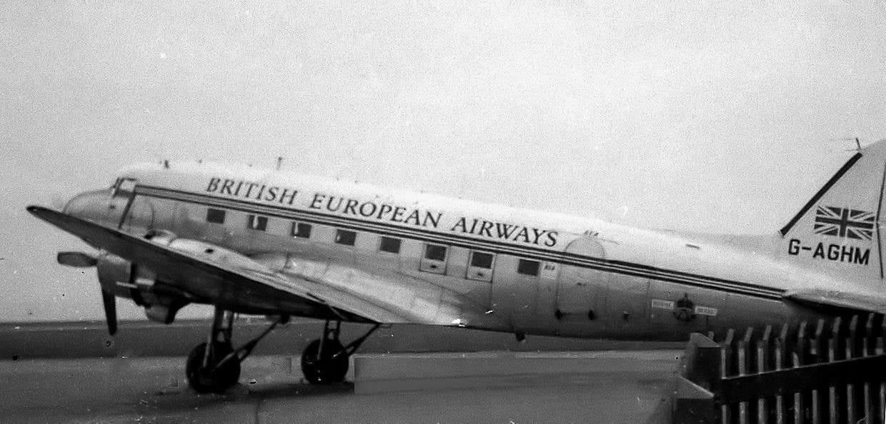 G-AGHM — Twin-engine aircraft