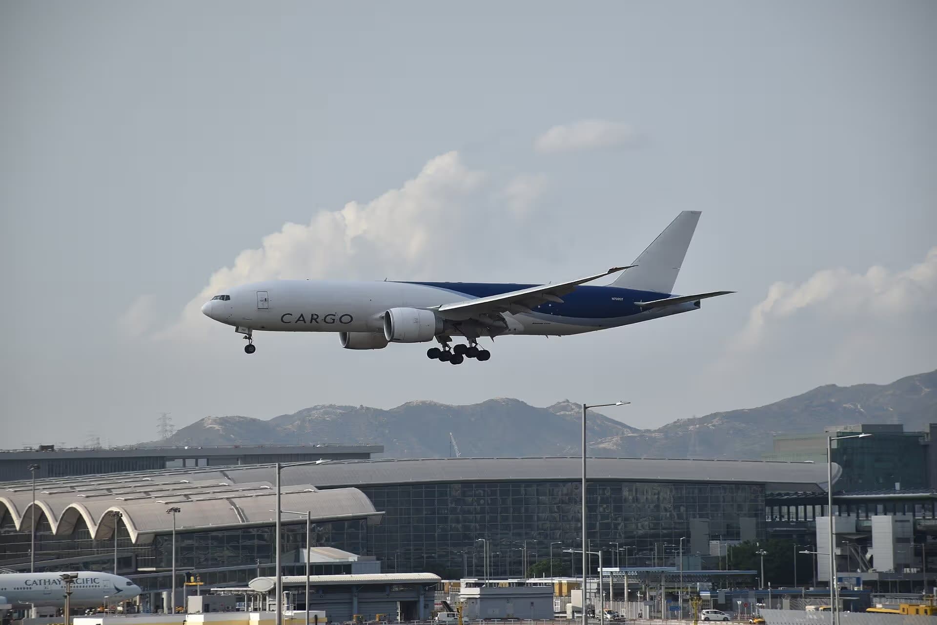 N702GT — Twin-engine aircraft