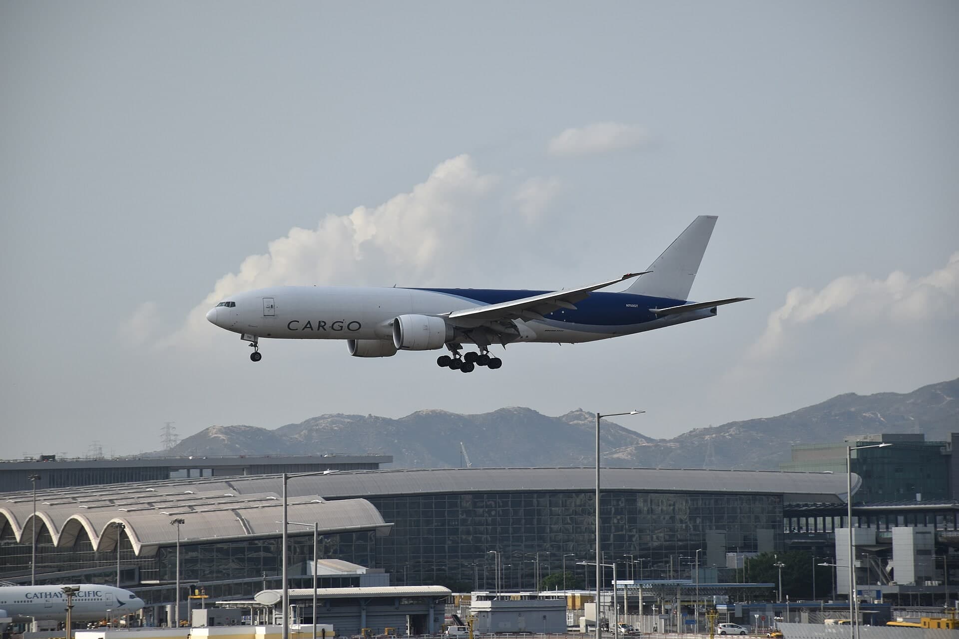 N702GT — Twin-engine aircraft