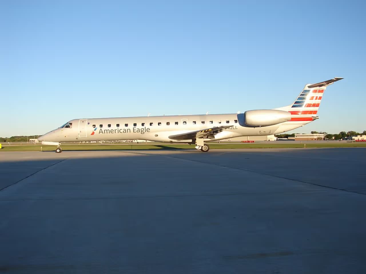 N942LL — Embraer