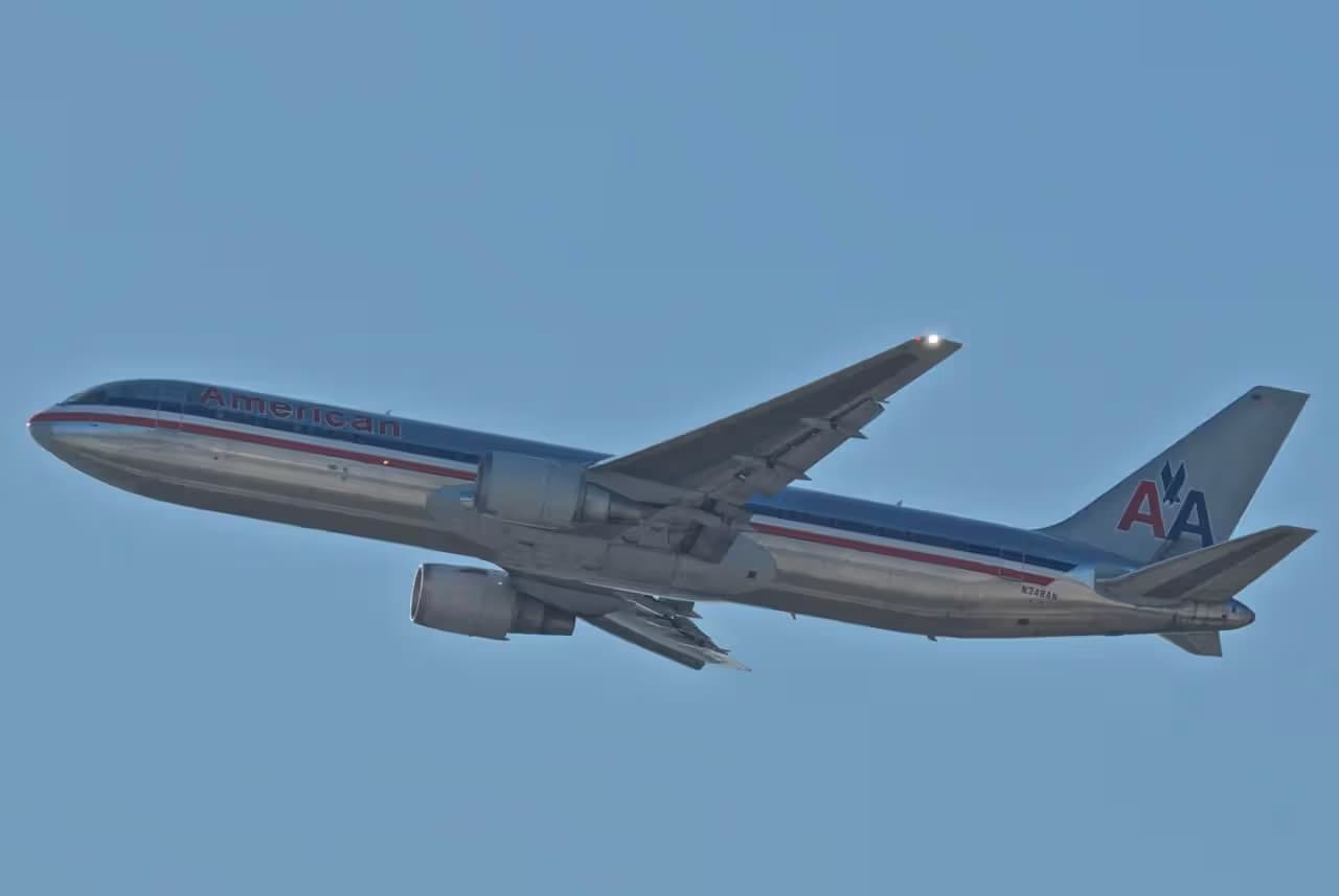N348AN — Twin-engine aircraft