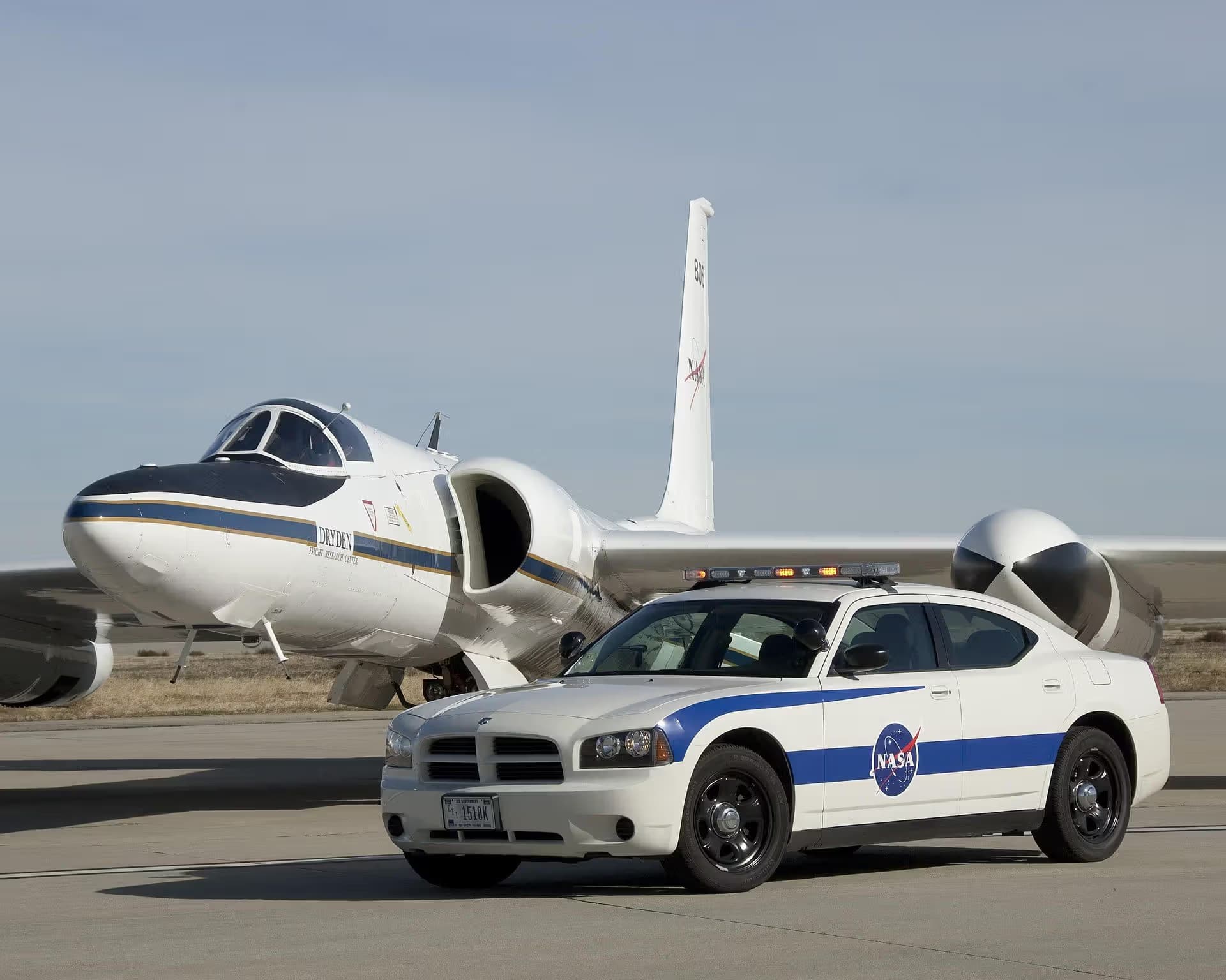 N806NA — Twin-engine aircraft