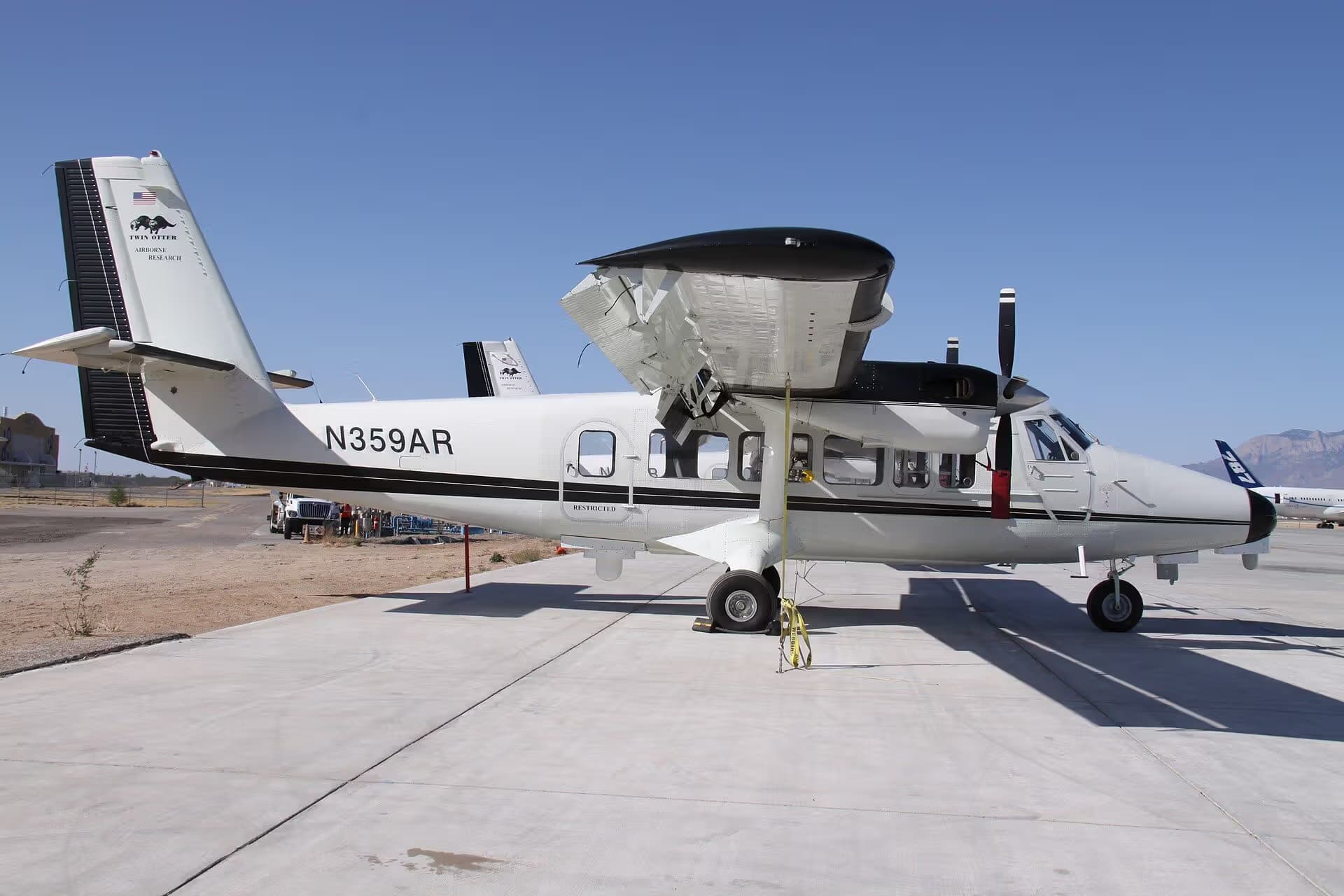 N359AR — De Havilland
