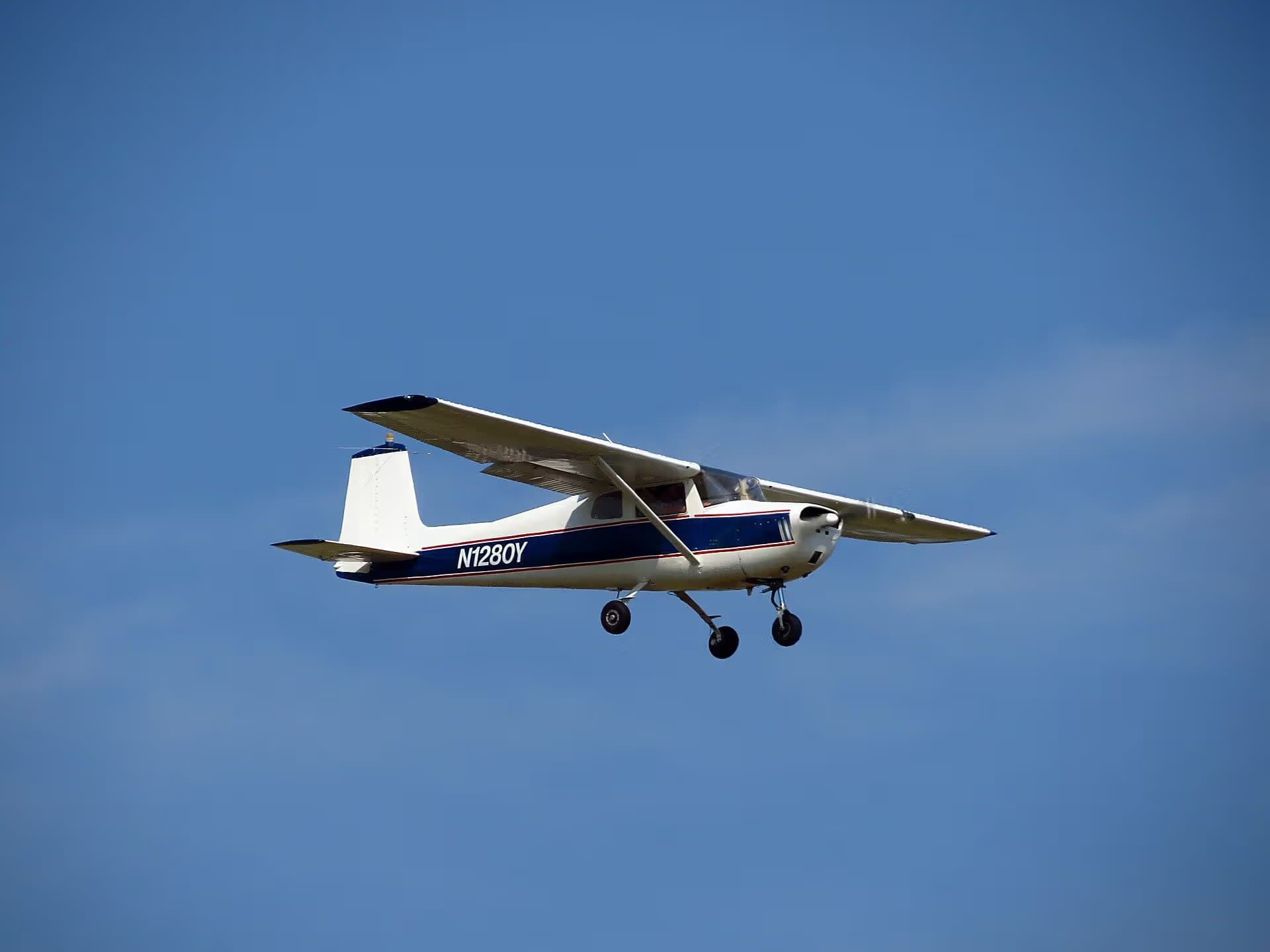 N1280Y — Single-engine aircraft