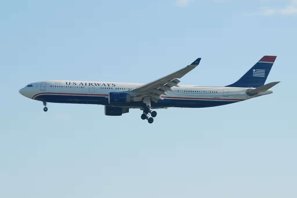 N270AY — Twin-engine aircraft