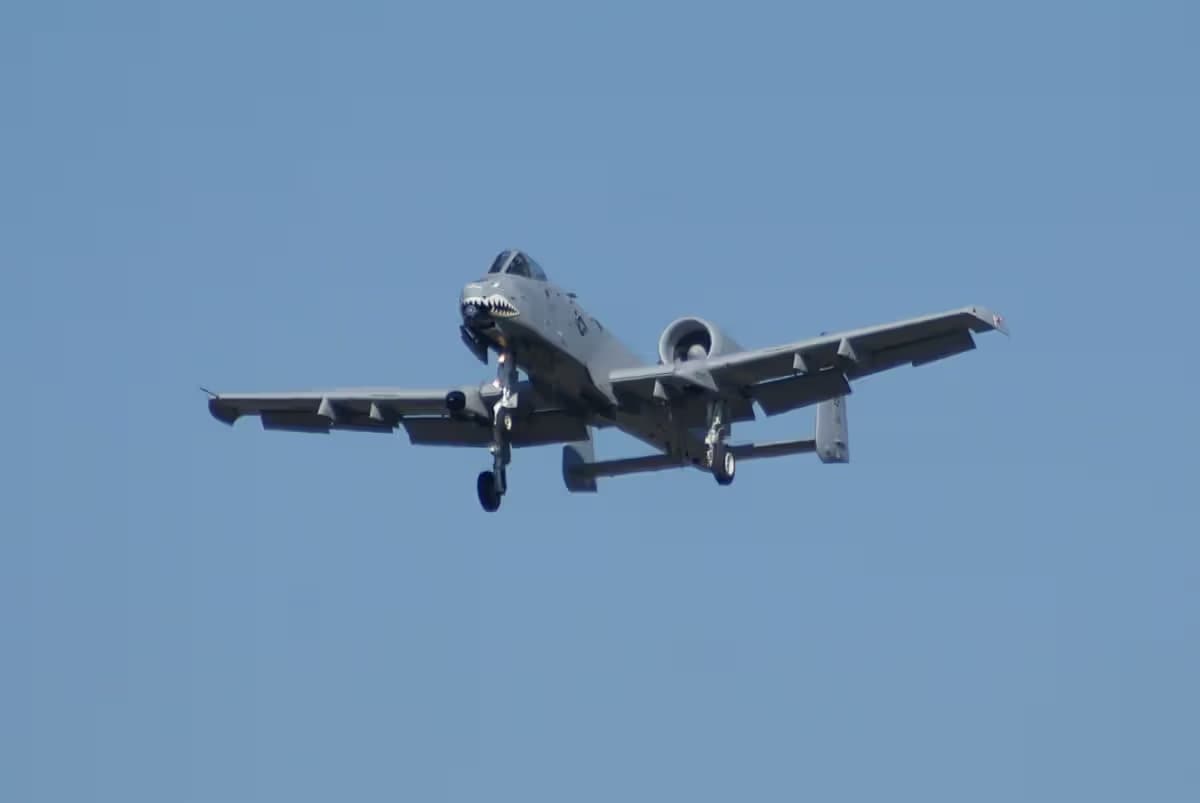 Unidentified — Twin-engine aircraft