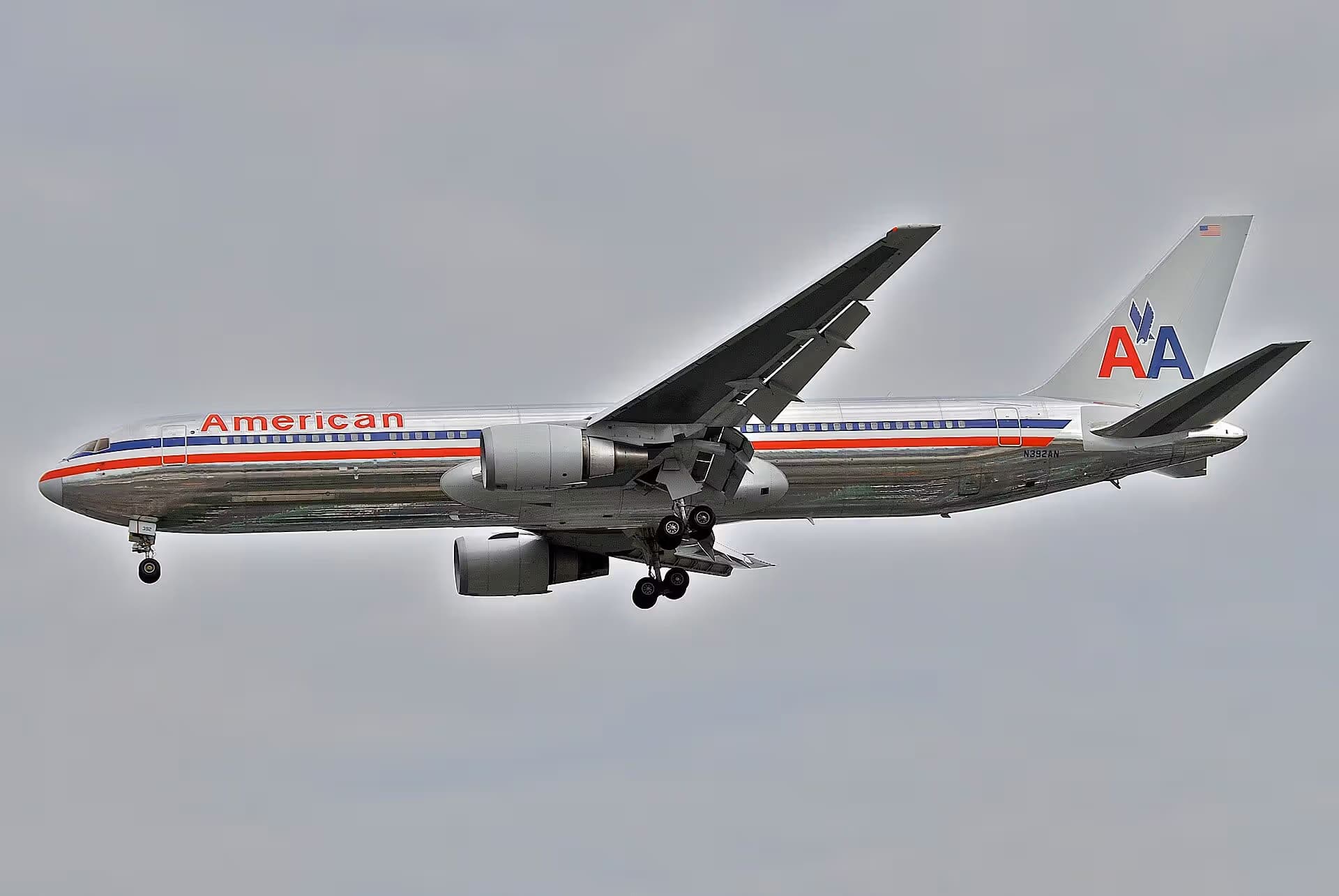 N392AN — Twin-engine aircraft