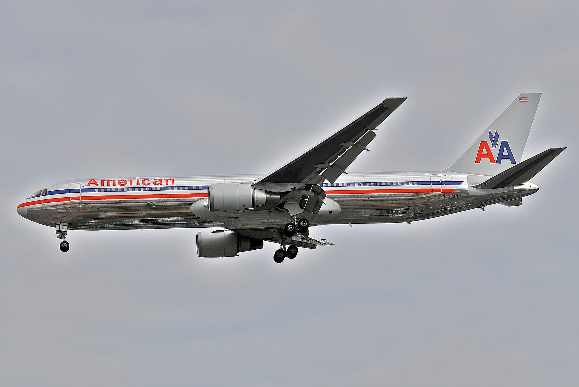 N392AN — Twin-engine aircraft
