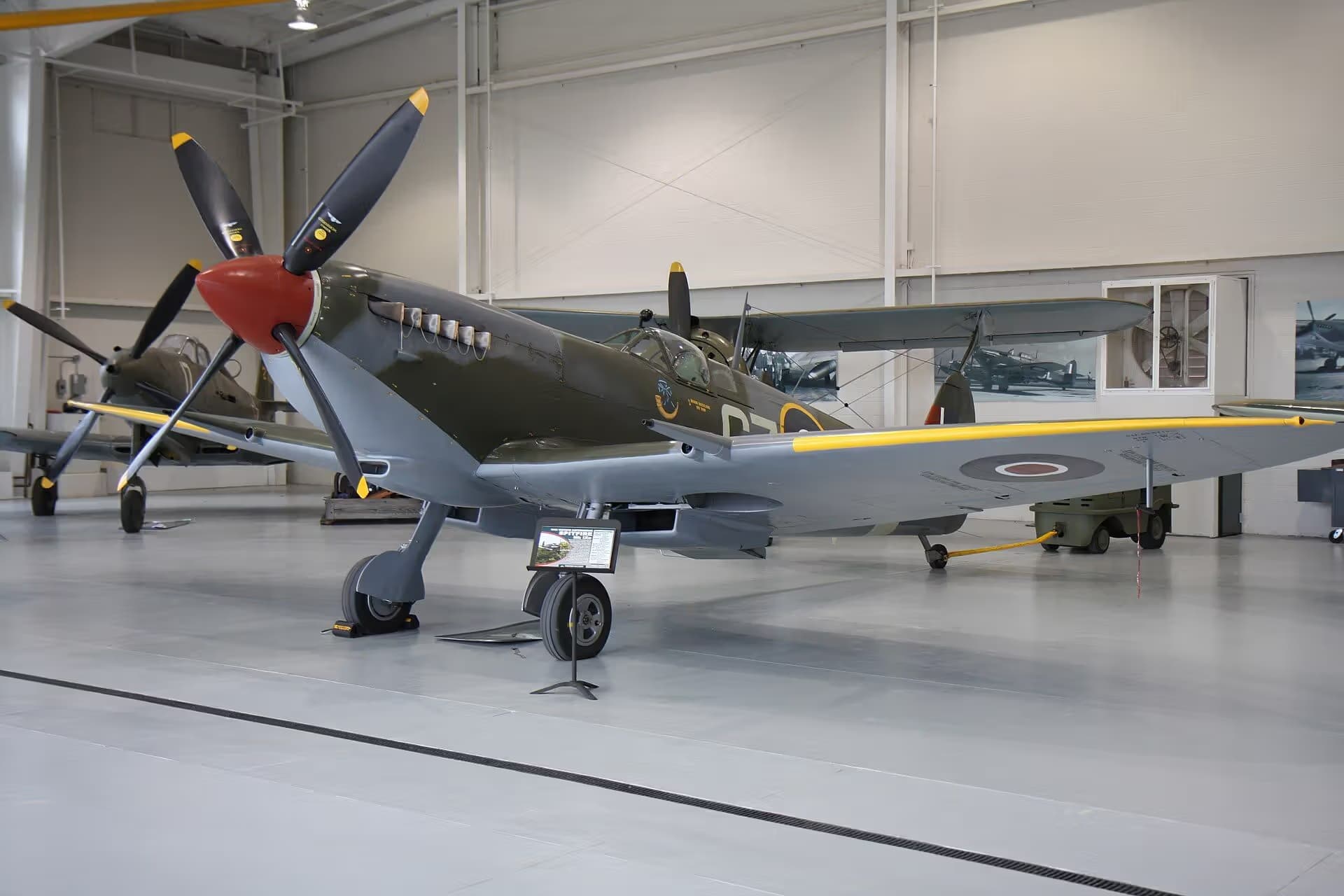 Unidentified — Single-engine aircraft