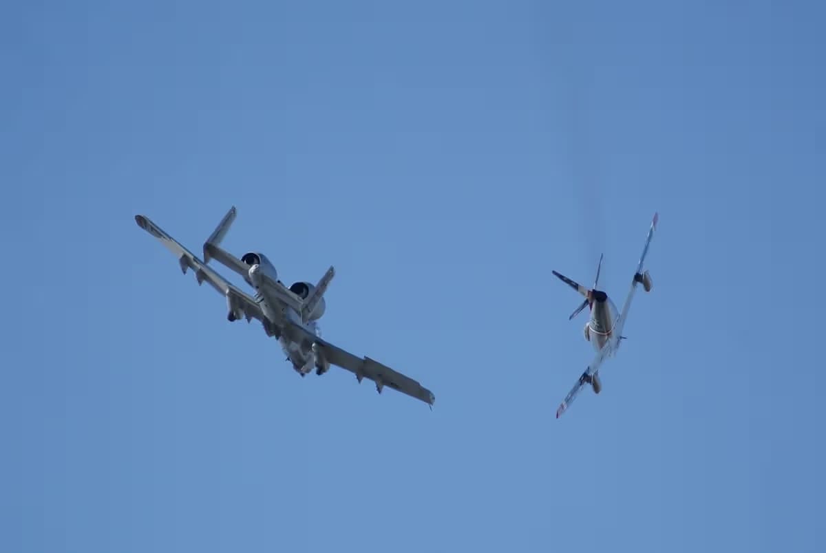 Unidentified — Twin-engine aircraft