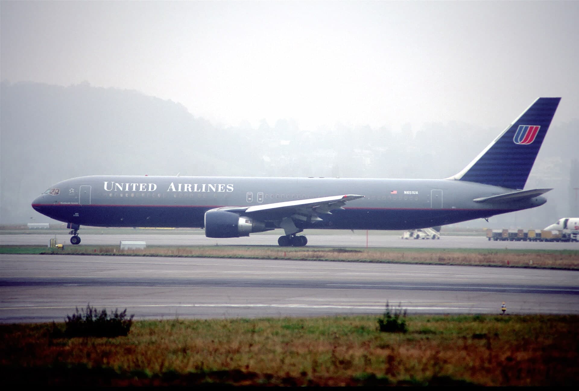 N651UA — Twin-engine aircraft