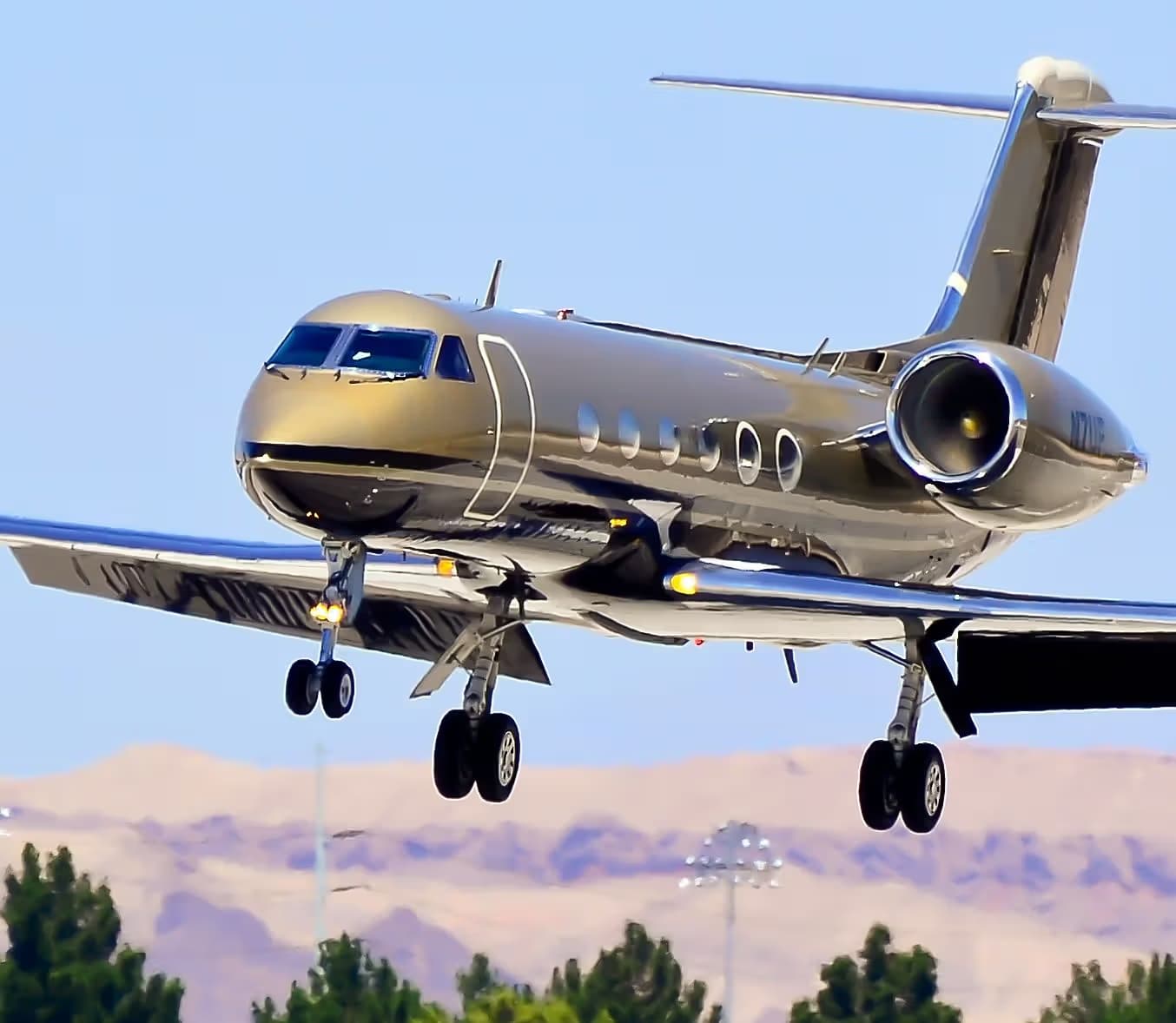 N7UF — Business jet