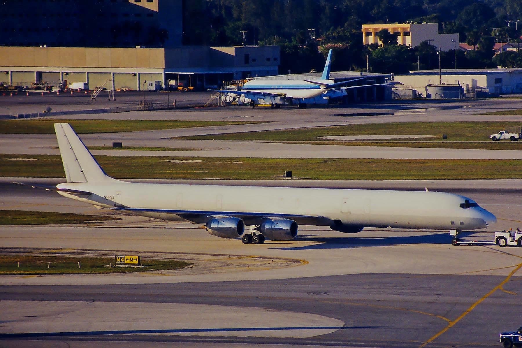 N872SJ — Douglas