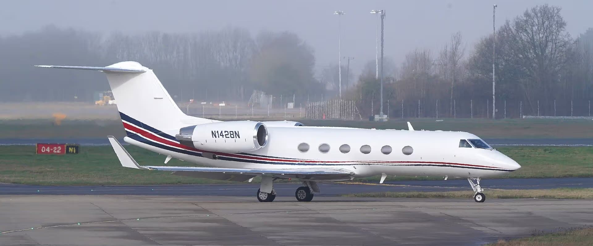 N1428N — Business jet