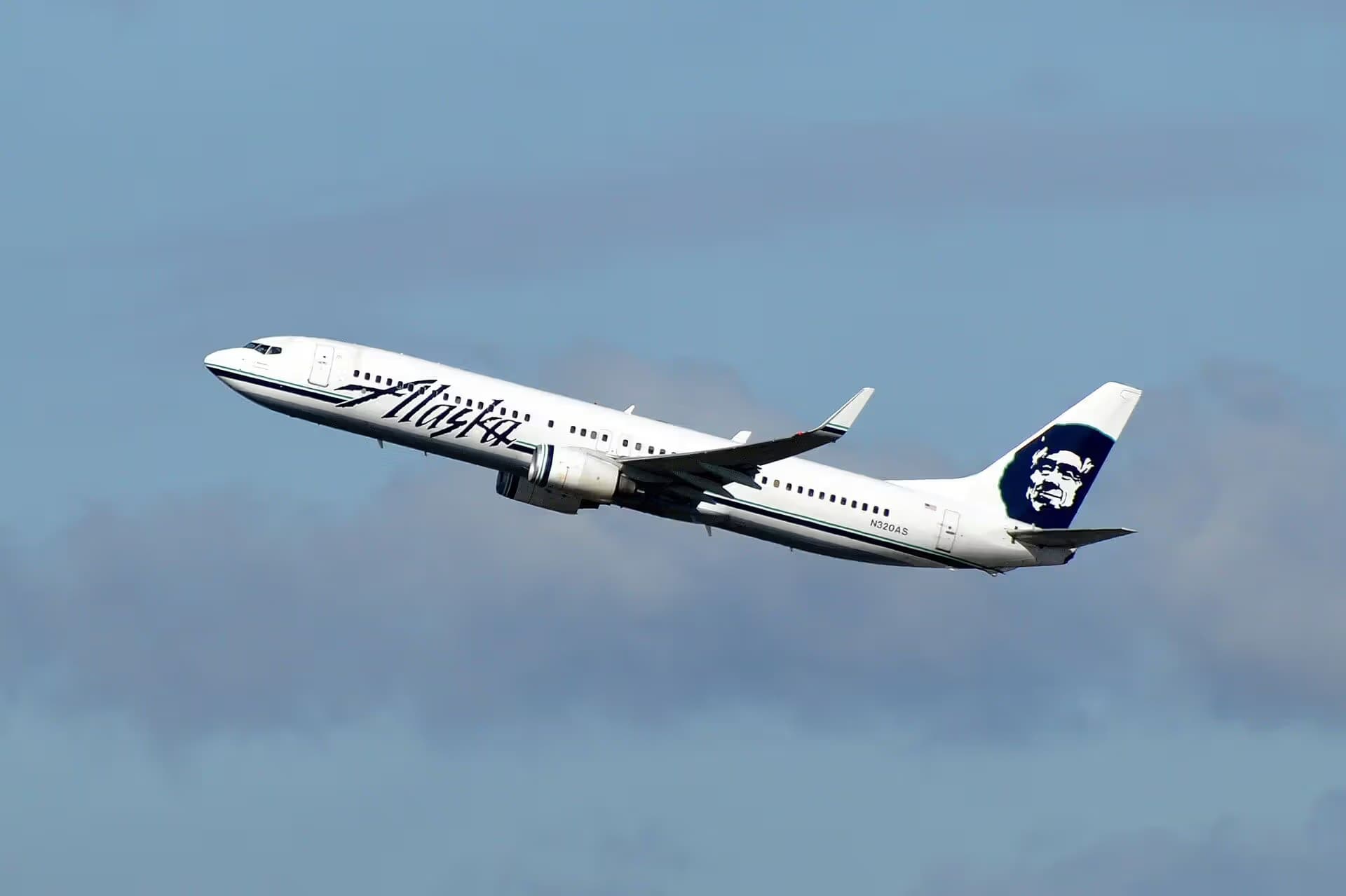 N320AS — Boeing