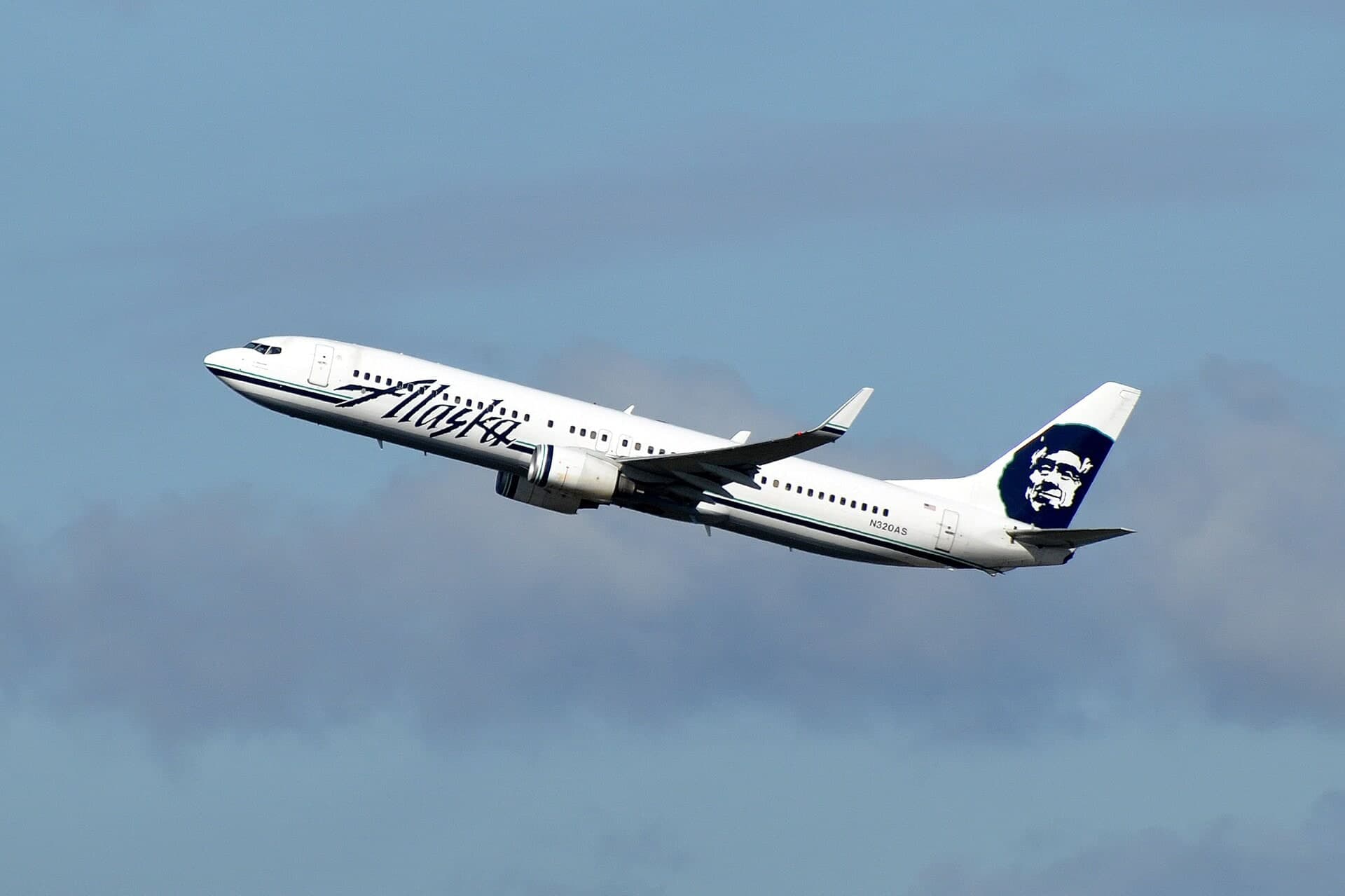N320AS — Boeing