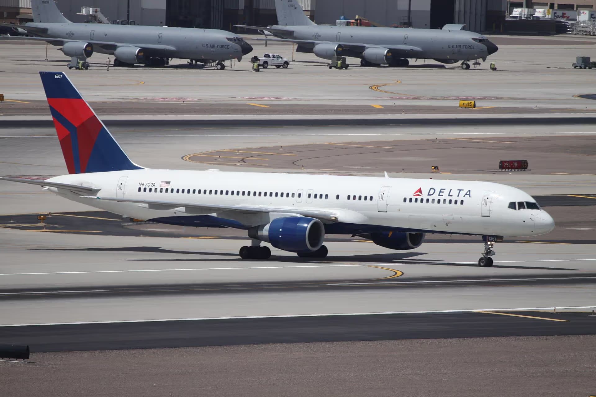 N6707A — Twin-engine aircraft