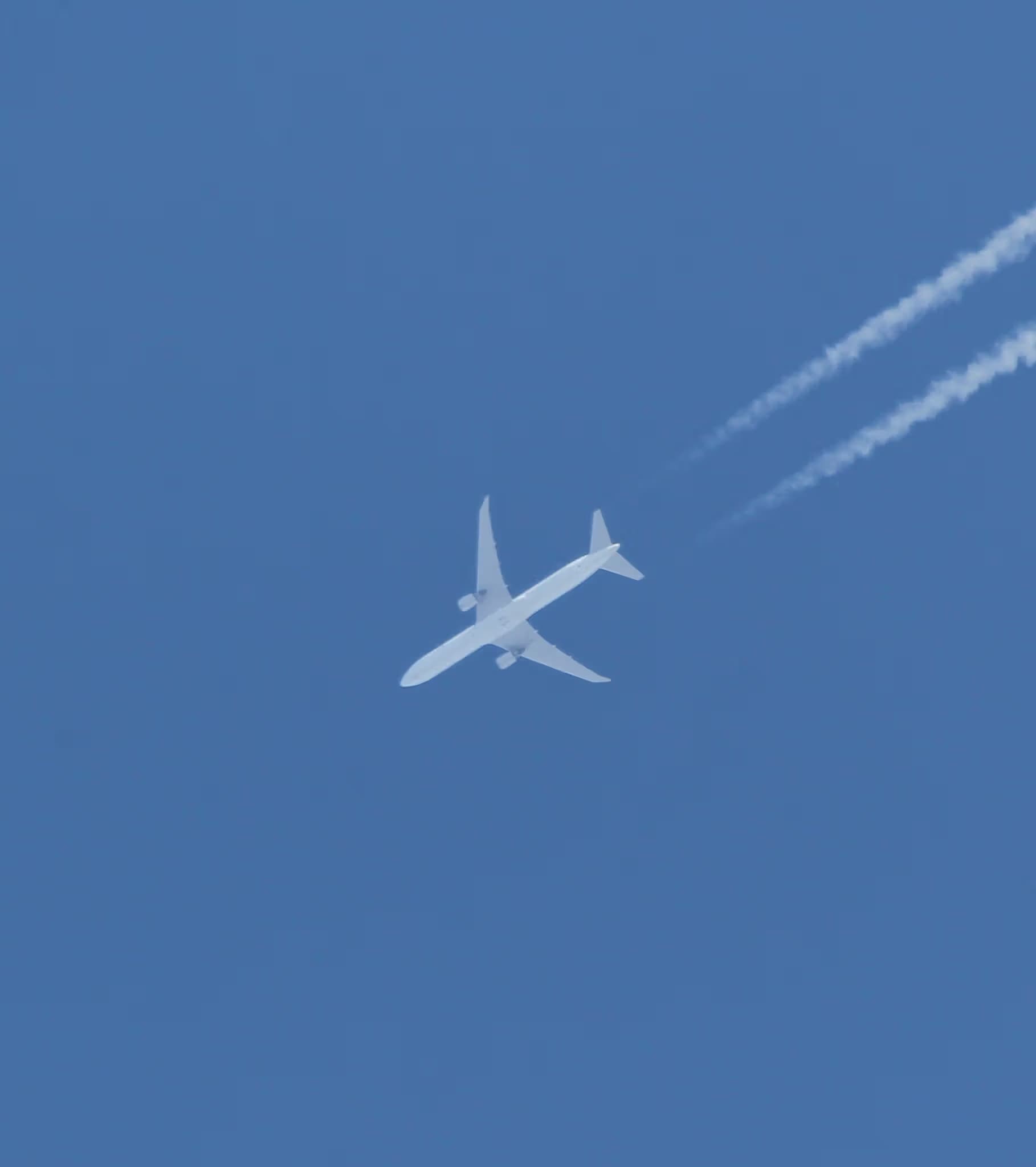 N76055 — Twin-engine aircraft