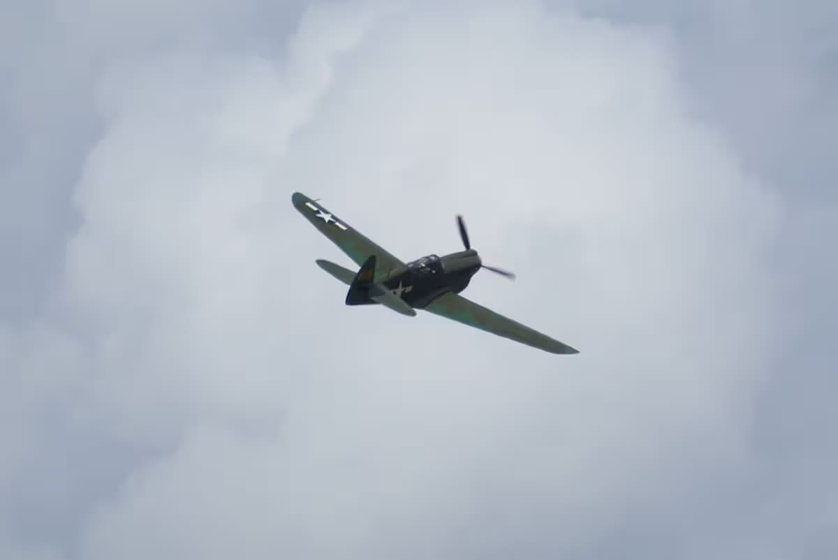Unidentified — Single-engine aircraft