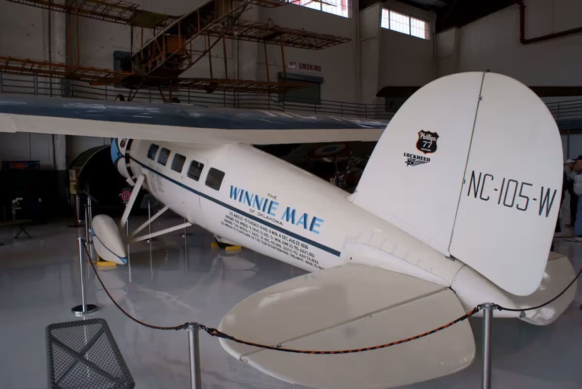 Unidentified — Lockheed