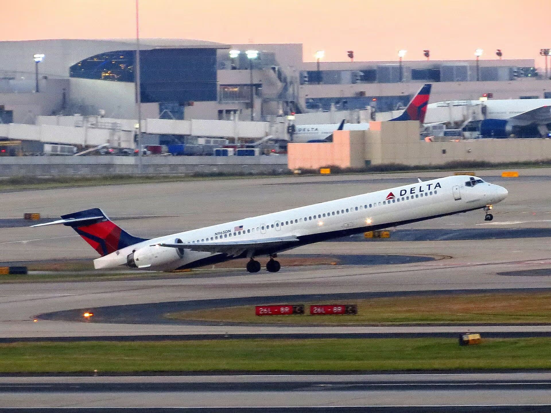 N965DN — Twin-engine aircraft