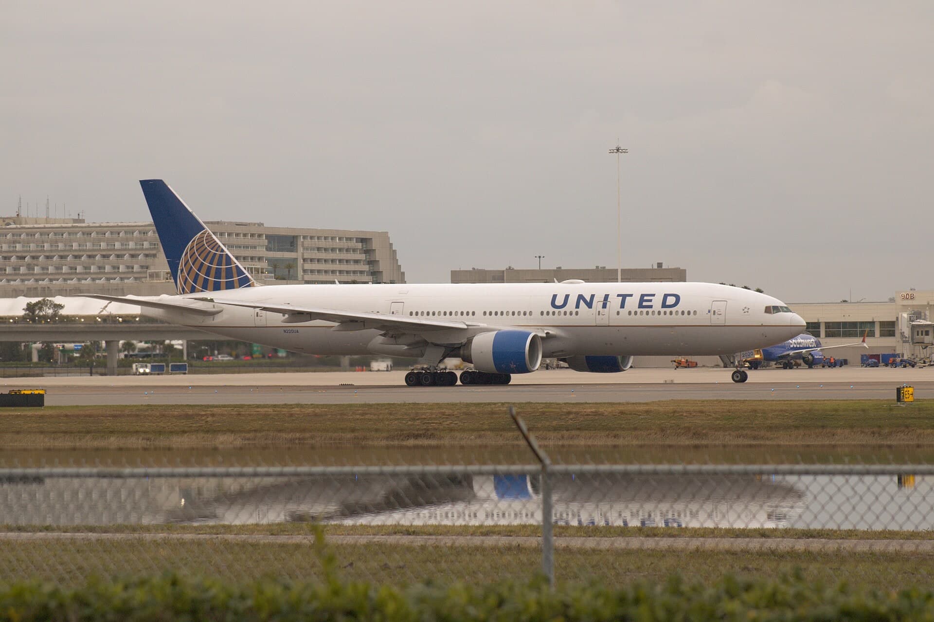 N220UA — Boeing
