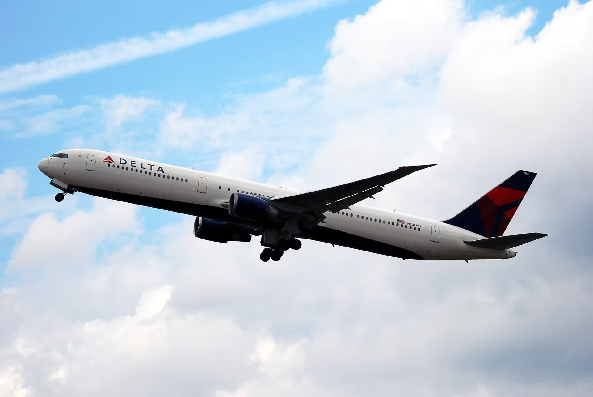 N832MH — Boeing