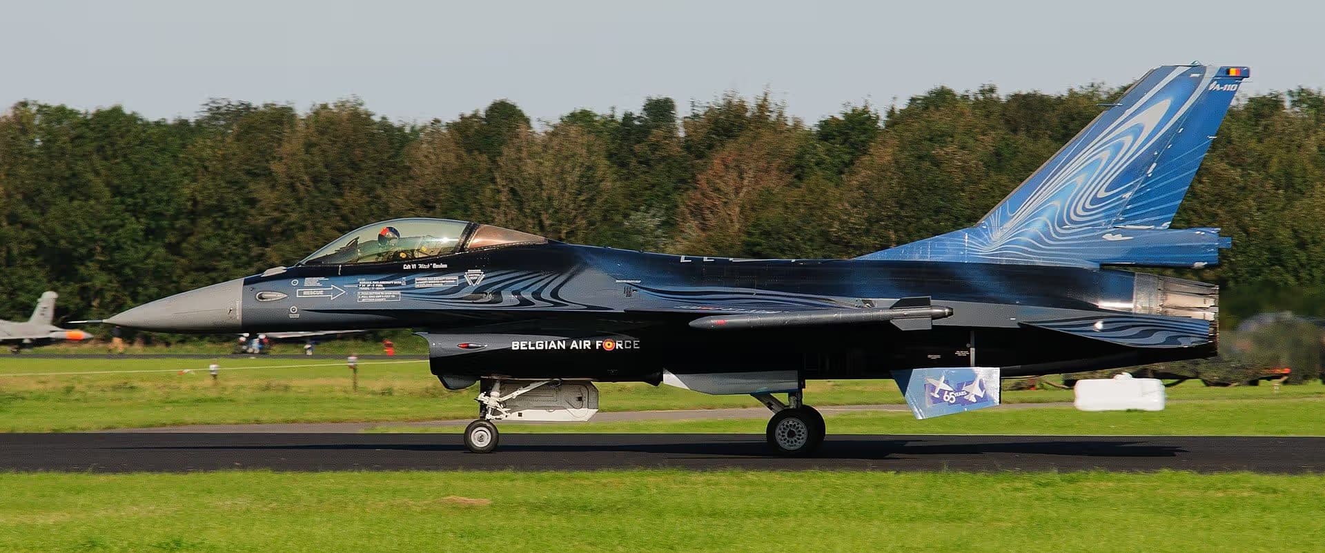 Unidentified — Single-engine aircraft