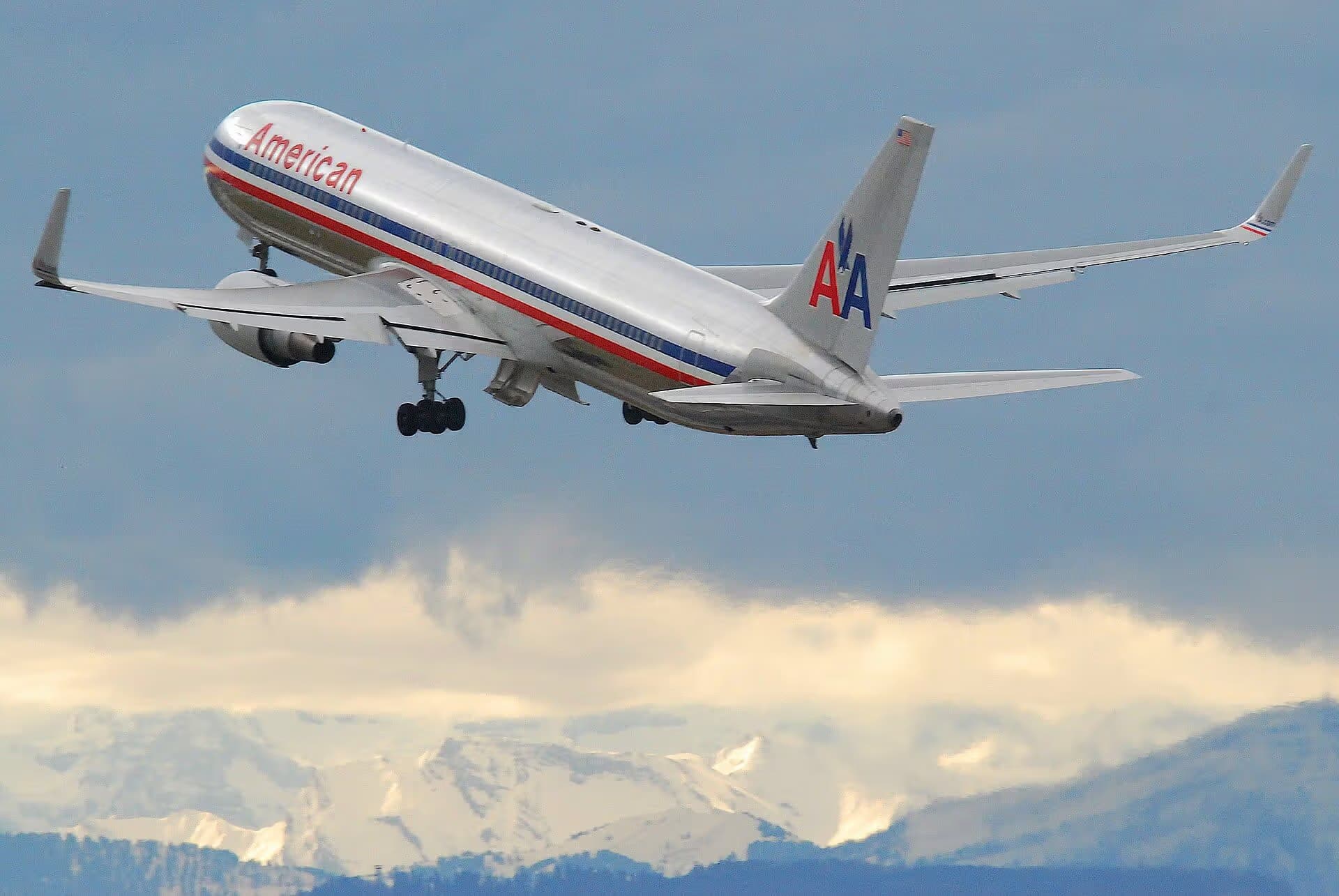 N389AA — Twin-engine aircraft