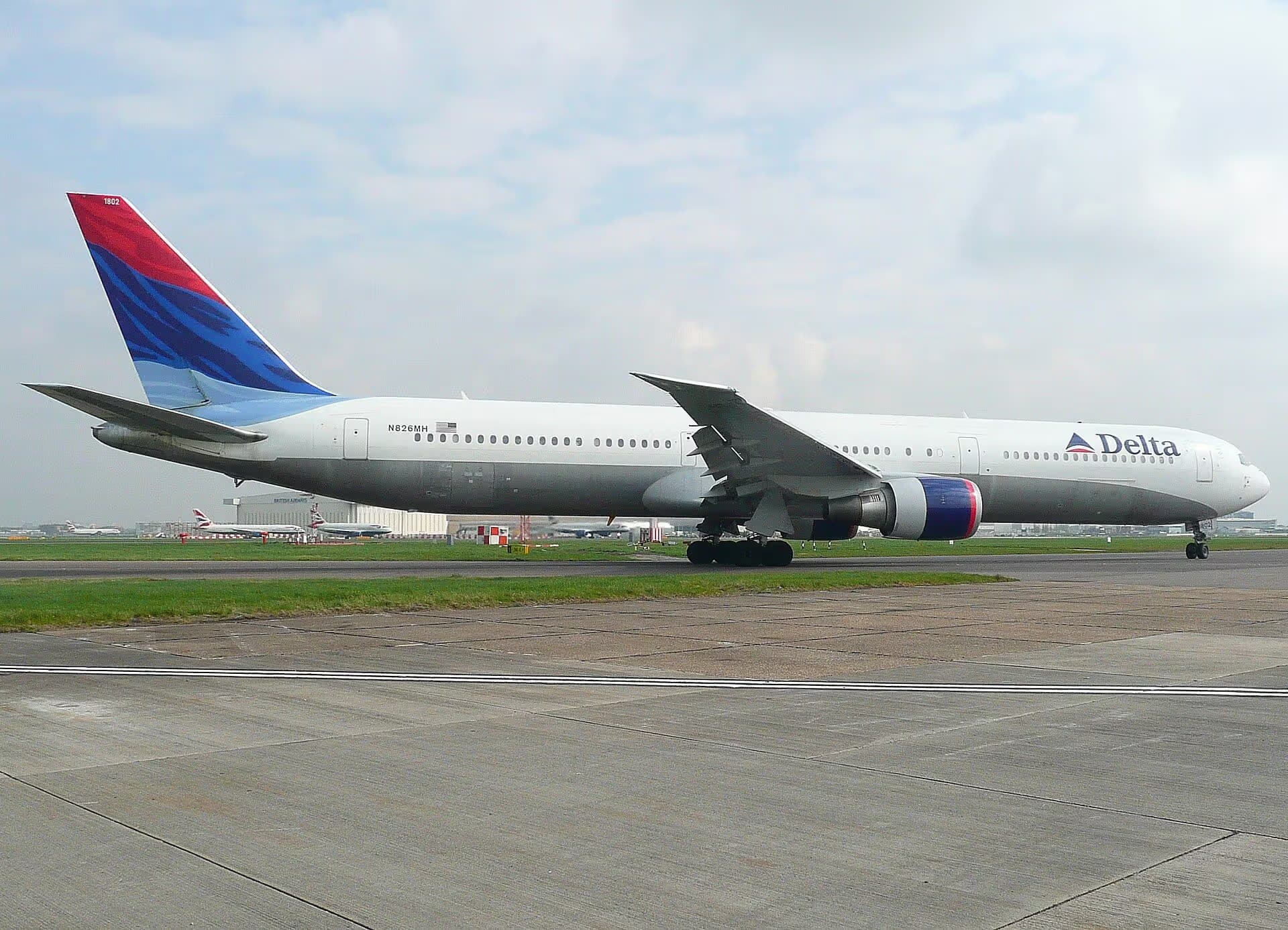 N826MH — Twin-engine aircraft